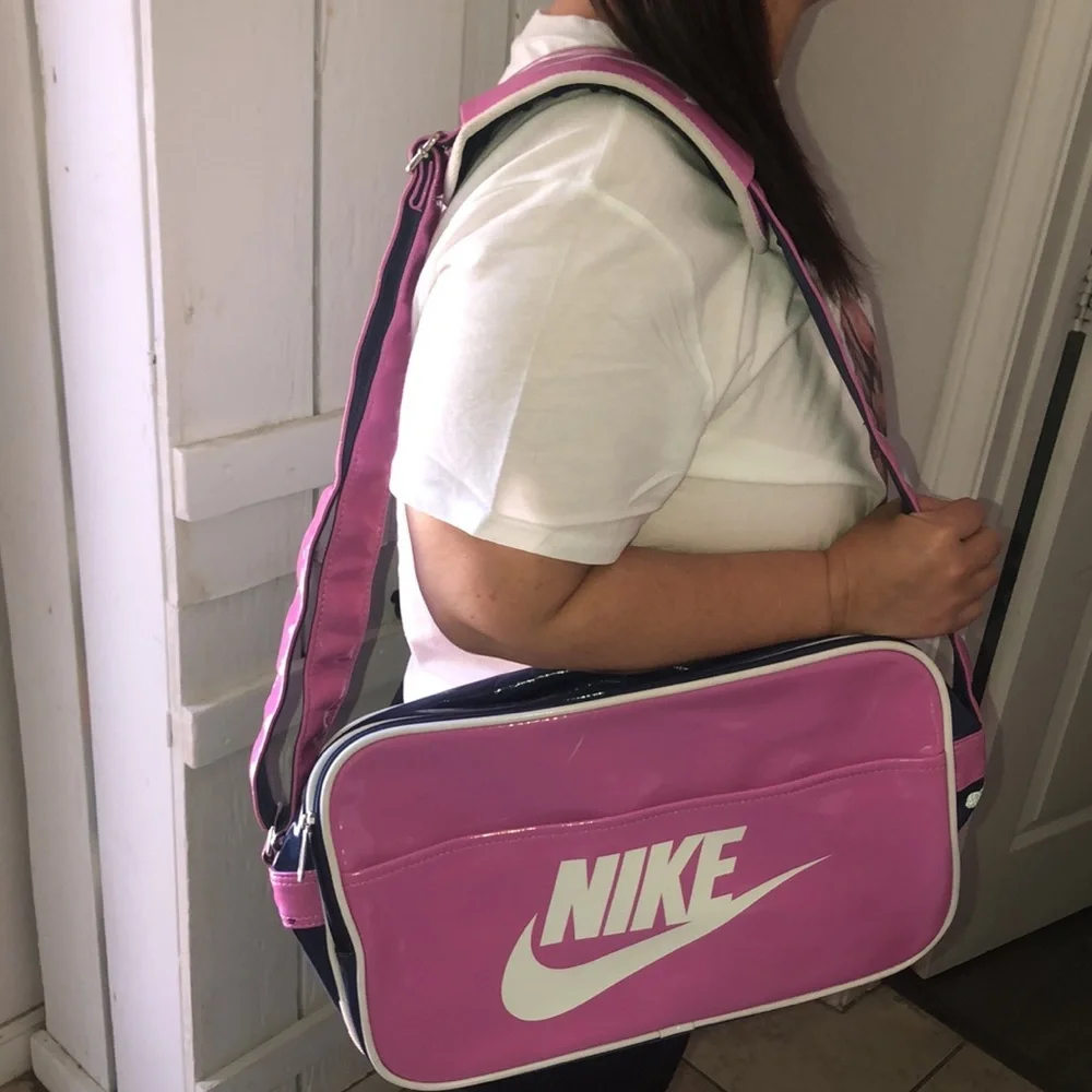 Vintage rare swoosh Nike messenger bag in pink